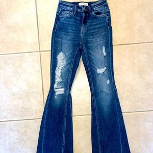 BRAND NEW, never worn Flying Monkey Flared Jeans from Buckle. High Waisted.